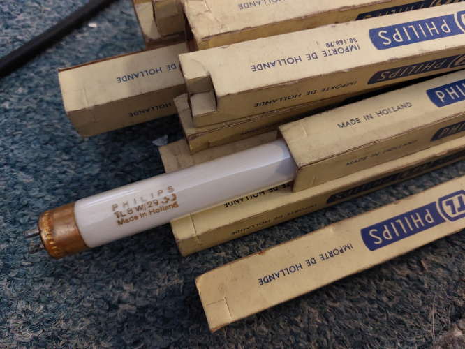 8w philips tubes in warm white 29
Been a long time since ive found something old like these.
