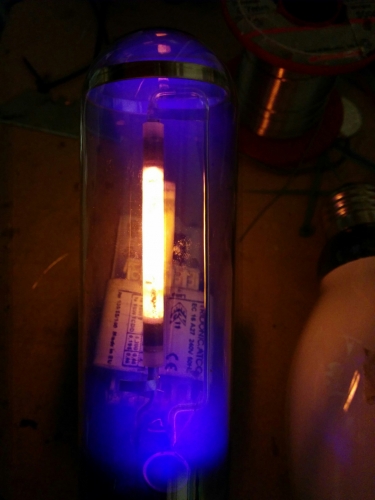 Failing radium made osram 70w
This lamp cycles but once it goes out it produces this lovely argon glow.
