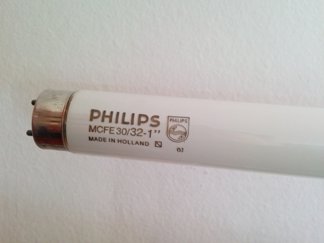 Philips 30w t8 colour 32
Got this today, very pleasant colour.

