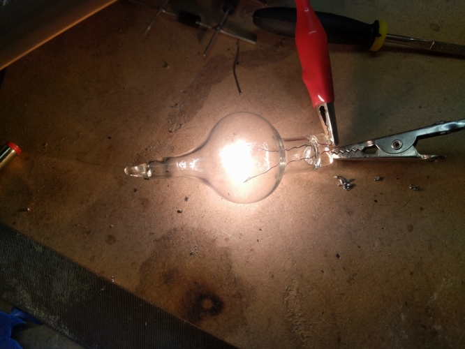 Homemade incandescent lamp
6v 10w neon filled.
