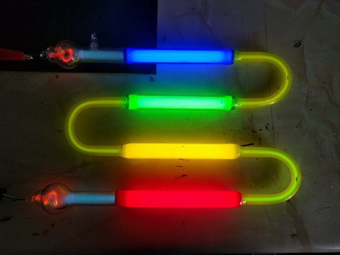 Giessler tube replica
Filled with neon, trace of argon and mercury
