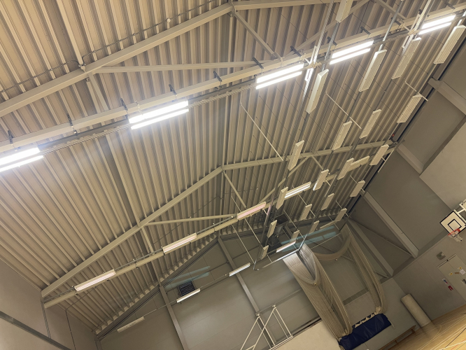 Sports hall lamp up.
Relamped this sports hall although my phone doesn’t pick up just how many fittings were out and how dim it was before I serviced the lights - all new emergency batteries and Philips 80W T5 / 830 tubes got it looking good! 
