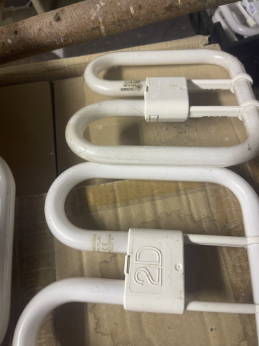 What really pisses me off about collecting 
What really pisses me off about collecting possibly even more so than entitled, offended, opinionated raging transexuals is when you have a really nice lamp and it dies. 
Here I have a really early GE HUNGARY so early that it is labelled just like the GB ones that were only made for a couple years - go to test it and it’s fucking dead lead wires rusted through as Danny thought. This is a real shame - this got me going through some of my other T6 2D lamps in Thorn and GE and they are all ok just this one so far being the nicest that’s fucked. 
Note the vertical etch with the Thorn date code 
