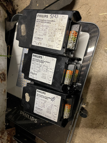 Philips paperweights 
Does anyone else have any of these Primavision ballasts kicking around? If so you may as well just dump them now. 
Seems they don’t like sitting around very much I had a stack of these in 60W cosmo I tested them in 2021 and now they are all bar one dead either explode or just do nothing total junk give me an ignitor and a stack of copper / iron any day of the week. 
Doesn’t matter what lamp type if you have these black box Philips ballasts your fucked. 
