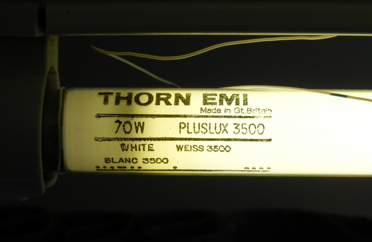 Thorn EMI 6' 70W Pluslux 3500
With the old crimped caps, very well used but working
