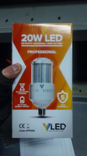 Venture 20W LED 'Professional' Lamp
Surprised to see LED lamps from Venture. The claims are good but the lamp looks and feels cheap. 20W, 6000K, 2100Lm, 50,000 hours (supposedly!)
