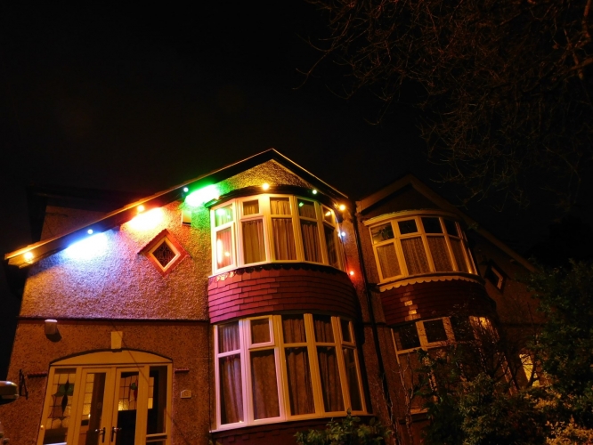 Christmas Lights 2015
Been waiting to get this set of 10 Festoon GLS lights up since I got them earlier this year! They compliment the 3 x 18w weather packs under the eaves. They are fitted with a blue, red and green Narva tube. I left the fluorescents in situ from last Christmas. I'm still thinking a Yellow 18w would look good on top of the bay roof.
