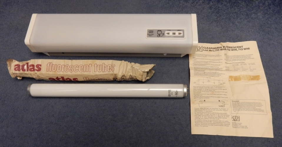 MK 711 WHI fluorescent shaver light
An Ebay win, I bought this MK fluorescent Shaver light for the bathroom that I am decorating at the moment. I knew I would be getting a good solid light and made sure it was fluorescent as many people get confused between the tungsten strip lights and fluorescent tubes. What was a real surprise was the T12 15w Atlas tube, The picture did not include the tube, what a fantastic surprise! I think I have only seen one of these once before at Cambridge University student accommodation when visiting my brother in 1995, but they were never that common compared to the tungsten strip lights, I  guess because of the cost.
