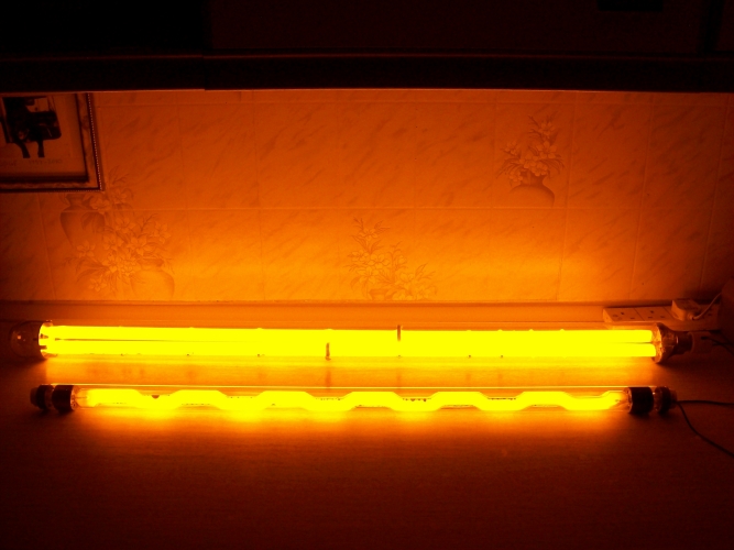 180watt SOX vs 200watt SLI/H, fully run up
Although the SOX is 12500 lumens brighter that the linear, there seemed to be little in it, seen in person.

