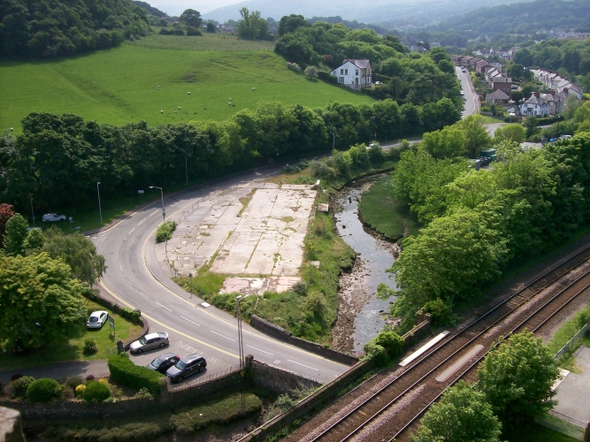 90watt SOX out, LED going in :(
Not the best of pics, (taken from the top of Conwy castle), but shows LED lanterns starting to replace Davis GR 100s. This came as a bit of a surprise really, as the Welsh usually don`t change anything street lighting until it has come to the end of its useful life. 
