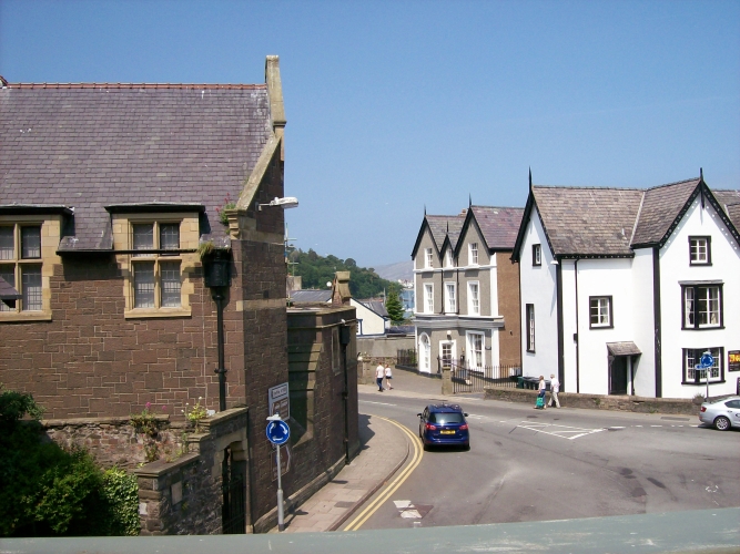 Bless the Welsh!
Good to see Conwy council still have their Alpha 8s in use, still hundreds of them around Conwy castle all on SON-T!, although theres some LED replacing Davis 90watt SOX lanterns around the back of the bay.
