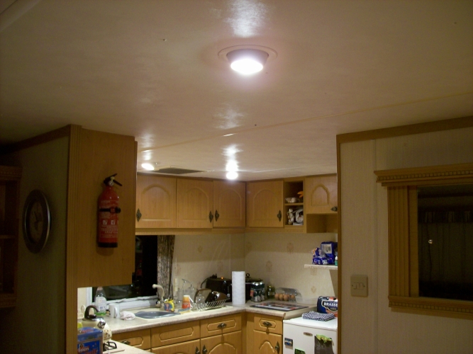 GLS reflectors at night.
Don`t you just love being on holiday in a static caravan!, (Kevs lucky enough to live in one)!, a nice warm homely glow in the kitchen at night, from 3 x 60watt GLS reflector eyeballs!
