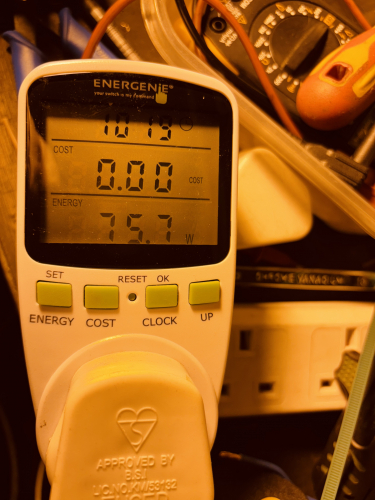 Interesting draw?
Considering there’s no pfc capacitor on this, this Parmar ballast is behaving quite well, all the manufacturers give about 82 watts total circuit draw?
It’s currently running a Venture SON-I.
