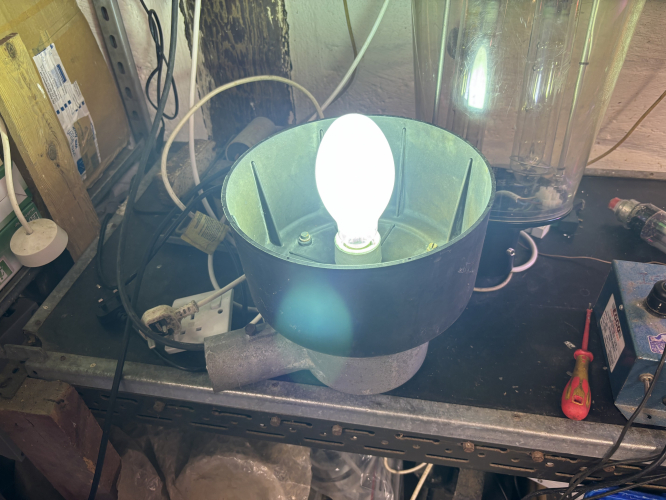 The Topf (pot)
Back from Kev’s 2025 Cornwall meet, and a big thank you to Alex and Olav for bringing this gem of an old German rural lantern!, these things are built like tanks!, but the simplicity in them is very admirable.
