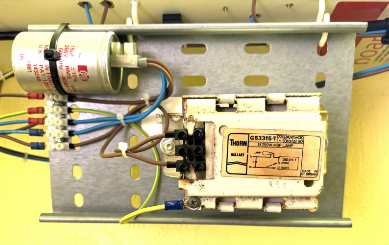 Thorn G 53315.T
Bringing my first ballast I ever bought back into service to run the lamps from Olav at Kev’s meet, this is super quiet for its first run in years!
