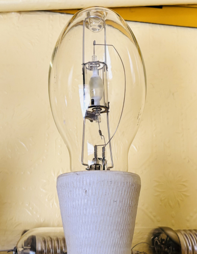 Venture White-Lux Plus
Got 4 of these from my old job when they started to install spiral megas!, they had these running on those dangerous electronic ballasts that had their cases energised to full potential!
