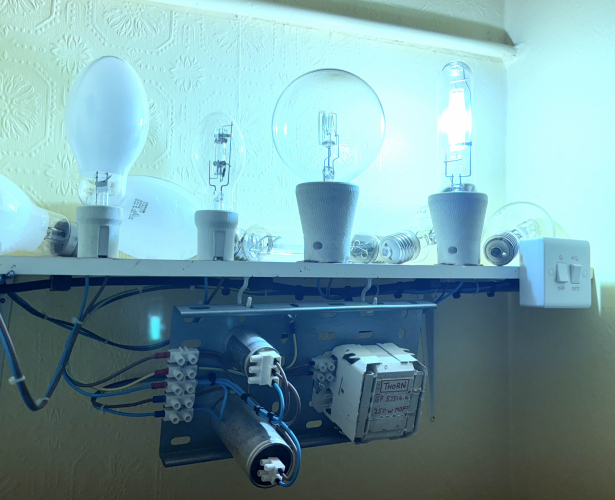 Arcstream 960
The light from this is just stunningly beautiful!, ideal to create a cool ambiance in a warm room on a summer night! 
