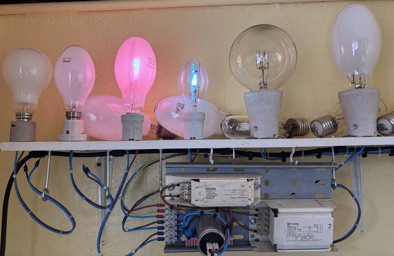 Duel 125/50 MV
The Tesla reminds me of a GEC Truelite on start up!
