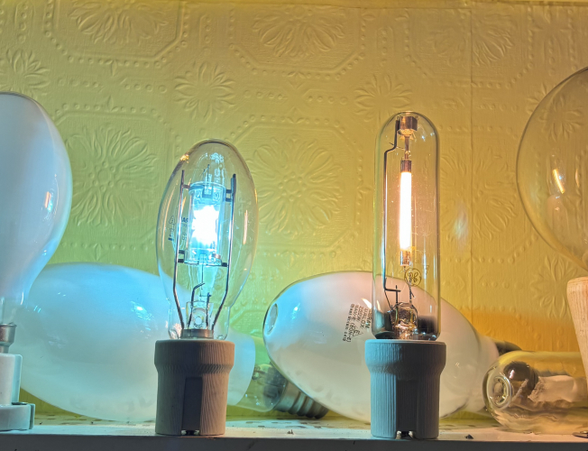 Duel MBI/SON Rhyl Sun Centre rig!
Both of these classes lamps warming up together.
