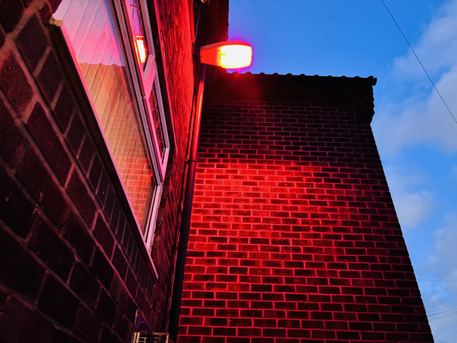 Finally gave up! 
So when I installed my SOX back in May, I first put in the most heavily used lamp from Dan’s kind supply, you can see from how heavy the red is in the start how used the lamp was!, well it gave in last night, producing a very faint cathode glow, although as I touched the lamp to remove it, it flickered into life!, (It was dark and getting on for 7:30 at night before I noticed)!, I relamped it anyhow as if it won’t start on its own on autoleaks, it’s time to replace it! It’s now running a 2011 dated SOX Plus! 
