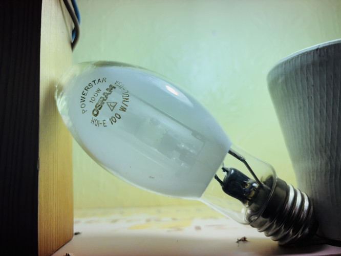 Osram HQI-E 100 watt
It took me ages to obtain these, back before the internet and online buying, Greenwood Lighting did a superb job of getting these, considering just how rare they were in the early 90s!
