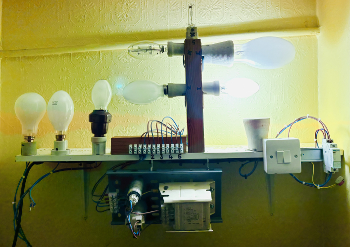 Osram HQI-E 100 watt
They’re powerful little halides these!, back in 1995 this was running in a crystal chandelier in my living room! 
