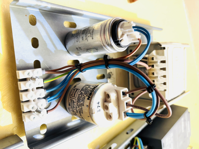 HQI 100 watt gear 
Tray number 10! For 100 watt HQI, I switched the ignitor out on this to an Arcstream one! 
