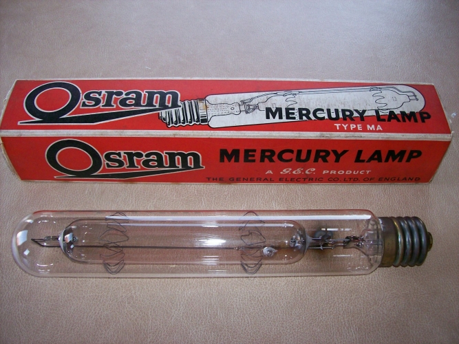 Osram 400watt MA
Sadly with a de-gassed tube, still a good lamp though!
