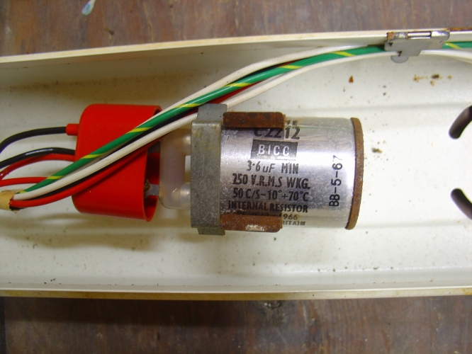 Capacitor from 1967  atlas atlantic 4 foot 40 watt, 3.6uf BICC
