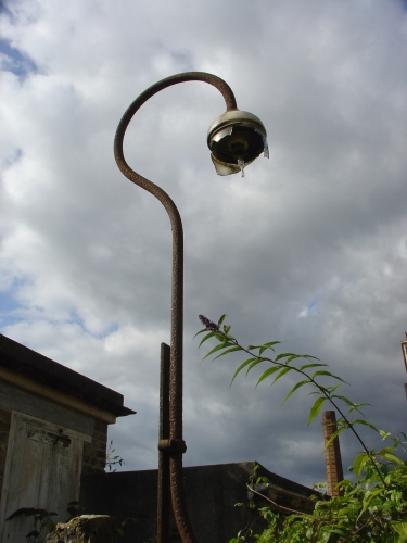 love this home made swan neck light
love this home made swan neck light, its made of a piece of 3/4 conduit bent into a loop bolted to the top of that wall with an angle bracket, shame the fitting was smashed, was on a cast iron GEC weatherproof switch
