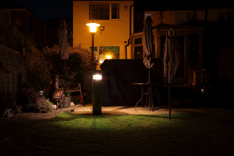 SDW vs SOX
Newly installed 35w SDW-T lamp in the Ligman bollard vs the 18w SOX Gamma 6.
Much more sensible output for a domestic garden.
Lovely warm white colour too!

The 18w SOX is actually brighter at 1800lm vs the 1300lm of the SDW-T!
