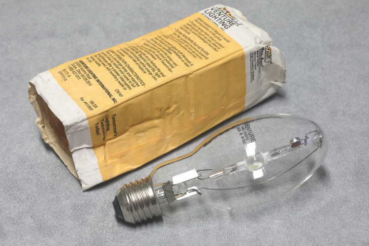70w USA Venture HIE
1 x 70w Venture clear elliptical metal halide lamp.

Interestingly made in the U.S.A.
Be interesting to see how good these are in the long run.
