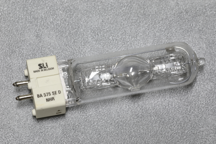 575w Sylvania BriteArc SE D NHR
1 x Sylvania 575w non hot-restrike single-ended quartz metal halide lamp for television, filmmaking and photograph work.
Long life version of 2000 hours instead of 750 hours of the standard lamp.

Quite a powerful lamp in a very compact package.

Thanks for James for this example.


