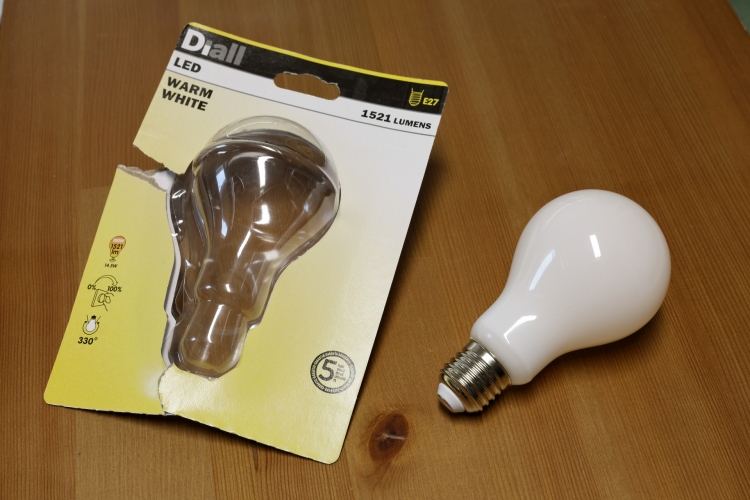 Diall 14.5w 2700k frosted LED filament lamp
As I have one of these in 4000k I decided to pick up one of these to play with.
Claims 14.5w, 1521lm and 15,000 hours lifespan.
Nice and bright!
