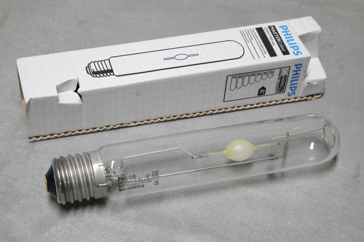 Philips MASTERColour CDM-T MW eco 360W
1 x Philips 360w tubular ceramic metal halide lamp tailormade to replace and outperform quartz metal halide lamps on existing gear.
Very nice looking lamp indeed! They also do these in 230w flavour.

4200k
35,270lm
50,000 hours


