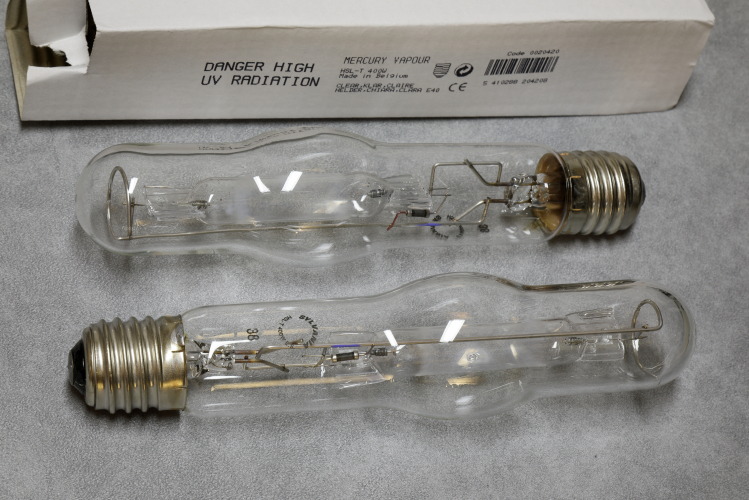 Sylvania 400w HSL-T clear tubular mercury vapour.
Interesting modern take on the old clear MB mercury lamp.
I'll have to dig out my old Thorn and G.E.C and compare them.

20,000h?
21,000lm?
5800k
