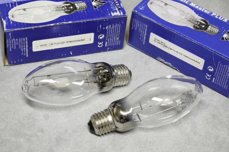 Venture Ceramic Master CM-Plus ED 70 & 100w
Two Two elliptical Venture ceramic metal halide lamps in colour 942 in 70w and 10w flavours.
I quite like these, bright with very good CRI.

18,000h
7000 & 9000lm
4200k
90_ CRI
