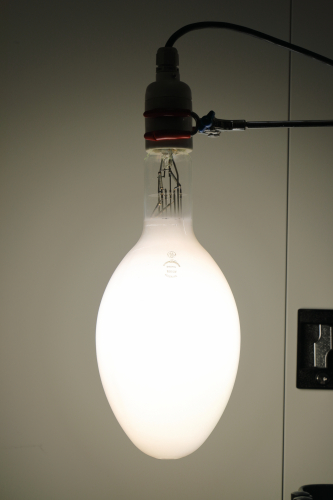 1000w GE/Thorn Kolorarc/Sportlight: Full Power
1 x 1000w GE/Thorn Sportlight/Kolorarc high-voltage Quartz elliptical coated metal halide lamp at full power.
Quite a nice colour and very bright.
