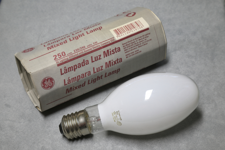 250w GE Mixed Light (MBT-F)
1 x General Electric self-ballasted mercury vapour lamp in 250w flavour.
