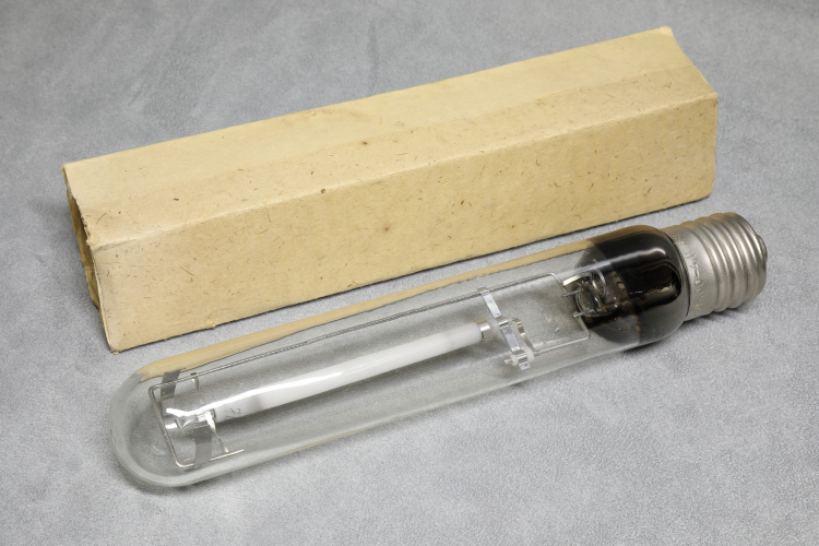 400w Poltava DNaT 400-4
Nice old Soviet 400w SON-T lamp made by Poltava in the former Ukrainian SSR.
Quite interesting in that it has what appears to be a GE Lucalox style external amalgam reservoir.
The arc tube is far less translucent than western lamps too. 

The quality of the outer glass, like the other Soviet lamps I have seems pretty poor tbh, full of visible and tactile imperfections!
