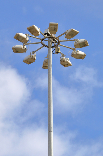 Phosco FL500
Quite a few Phosco FL500 SON-T floodlights mounted on a high mast.
One of about 8 illuminating the Gladstone locks at the Port of Liverpool.

Burning SON-T lamps. Not sure what wattage but the lanterns are available in anything from 100-600w SON-T. 250-400w MBI-T and 1000w MHNLA.
