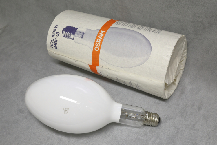 Osram HQL 1000w
1 x nice UK made Osram 1000w MBF/U lamp.

57,000lm
4000k
16,000h
