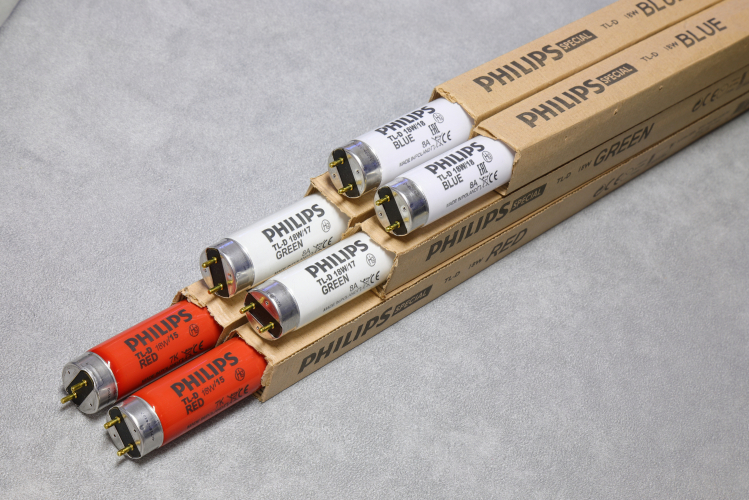 18w Philips TL-D Special: Red, Green & Blue
x 6 18w T8 linear fluorescent lamps.  Two each in colours red, green and blue.
These are quite good lamps and the colours are excellent. The red is even better than the Sylvania examples that I have.
I'm quite pleased to add these to the collection!
