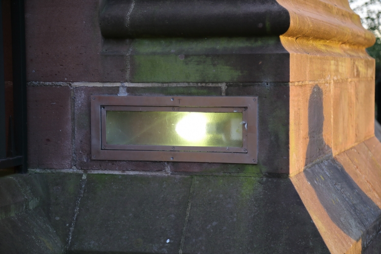 Recessed mercury bulkheads
On either side of the main entrance to the Liverpool Anglican Cathedral are these two recessed bulkheads.
This was the first time I've seen them lit and I always assumed they were fluorescent but the are actually MBF!
Interesting choice...
