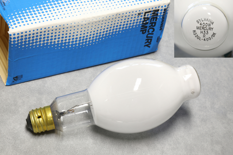 Sylvania H33GL-400/DX
Saw this on US eBay for a reasonable price and decided to buy one and import it into the UK.
Quite a nice lamp this, lovely colour! 

24,000h
23,000lm
140v @ 3.25a
4000k CRI 43
