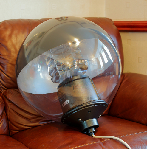Kingfisher Sloan 70w
I always did like globes and I just had to have one.
This will replace my Gamma 6 on my back patio which currently has an 11w PL-S on it.

I have since modified this with a new 50/70w dual tap ballast and have raised the lampholder so the lamp sits more centrally in the louvres.

It came with a Venture quartz halide lamp and when I first powered it up, I noticed the colour was terrible, even for venture but upon closer inspection, the supplied lamp was 100w. Ops!
