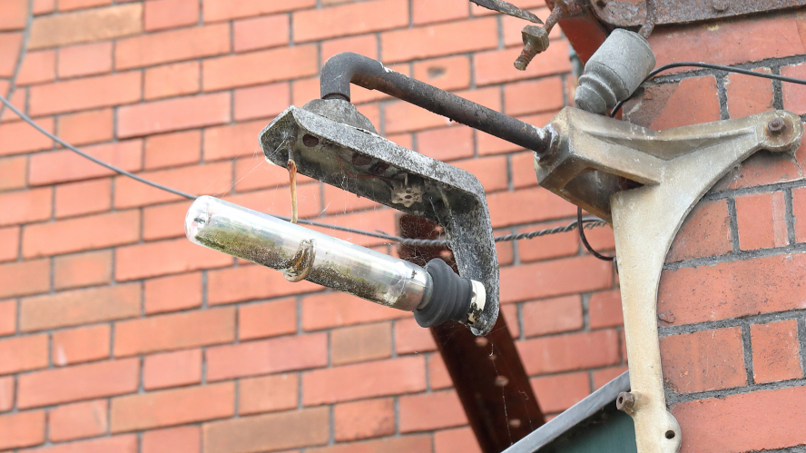 Vintage lantern ID?
Anyone know what this old low pressure sodium lantern is?
Spotted on the side of an old pumping station in Bristol.

There is obviously some sort of canopy missing but it's interesting to see a lamp still in it which is looking really sad!
