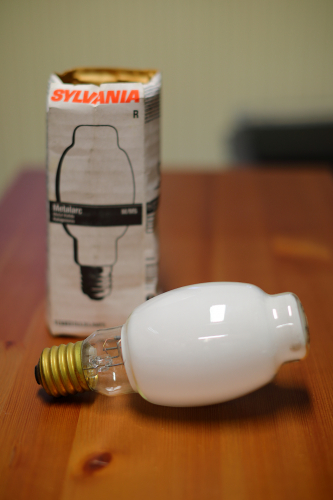 175w Sylvania Metalarc M175/C/U
Another nice metal halide lamp imported from the US.
I never really liked the BT shape at first but I admit it has grown on me very much, especially the smaller BT28 lamps.

14,000lm
10,00hrs
3800k @ CRI70

