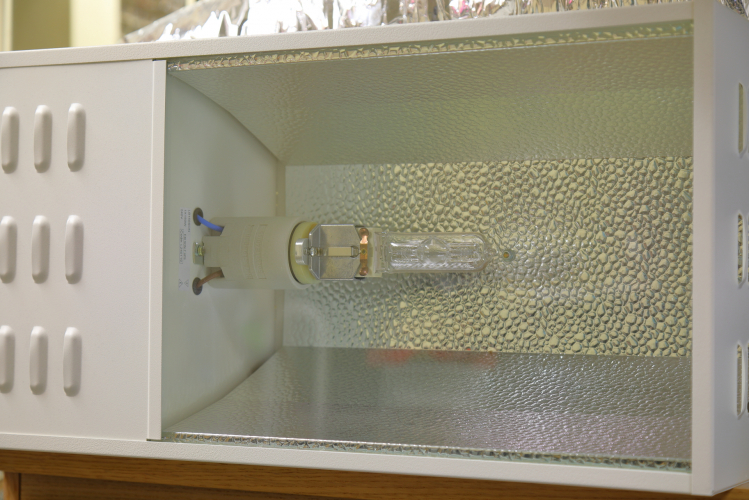 Fancy a BriteArc LowBay? 
Sylvania BriteArc BA 575 in my test cell. You need it with this as it kicks out a hell of a lot of UV!

Would make for an interesting Low Bay lamp choice though lol
