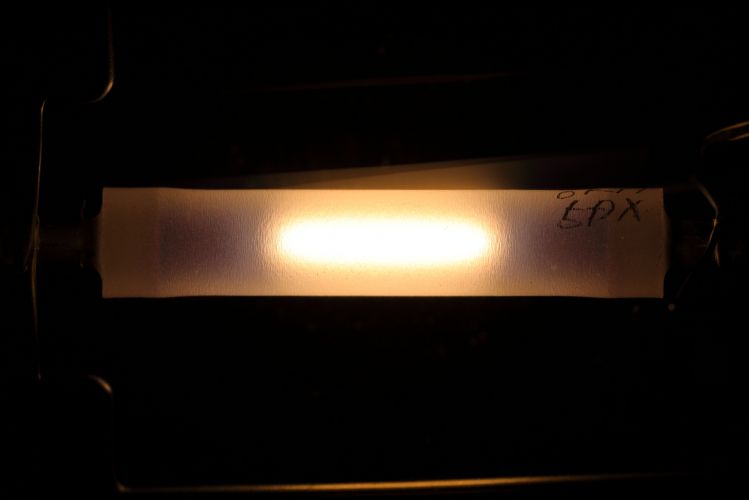 Iwasaki EYE 50w SDX "White SON": Full Power Closeup
1 x Iwasaki EYE compact tubular high pressure sodium lamp with a cool colour temperature of 2500k and high colour rendering index of 82% running at full power on a dedicated Parmar ballast.

Close up detail of the teeny weeny arc tube. It really is tiny and the arc gap is very small indeed.
This lamp has an awesome warm glow with excellent colour rendering properties!

6000h
2500lm
2500k @ 82% CRI
45v @ 1.32a
